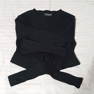 REVAMPED (brand) Small-size Black criss-cross crop top